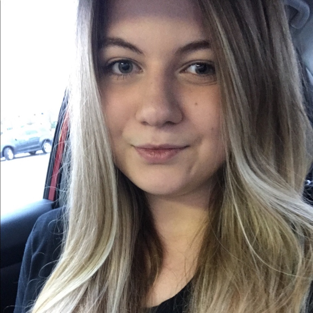 Meet your Posher, Laura